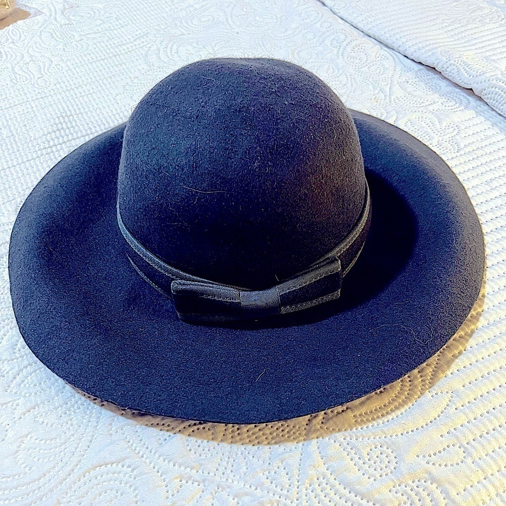 Wool grey hat with bow 100 percent wool OS